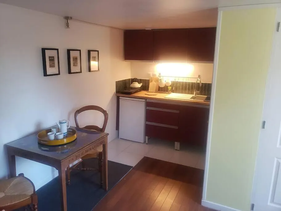 Studio Buena Vista Avec Terrasse Sur Jardin Bron 0*,  France
