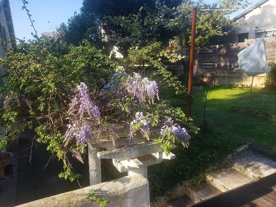 Apartament Studio Buena Vista Avec Terrasse Sur Jardin Bron Francja